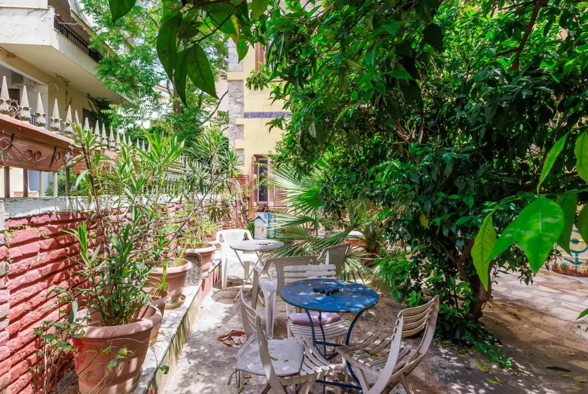 Historic detached house in Plaka with large courtyard
