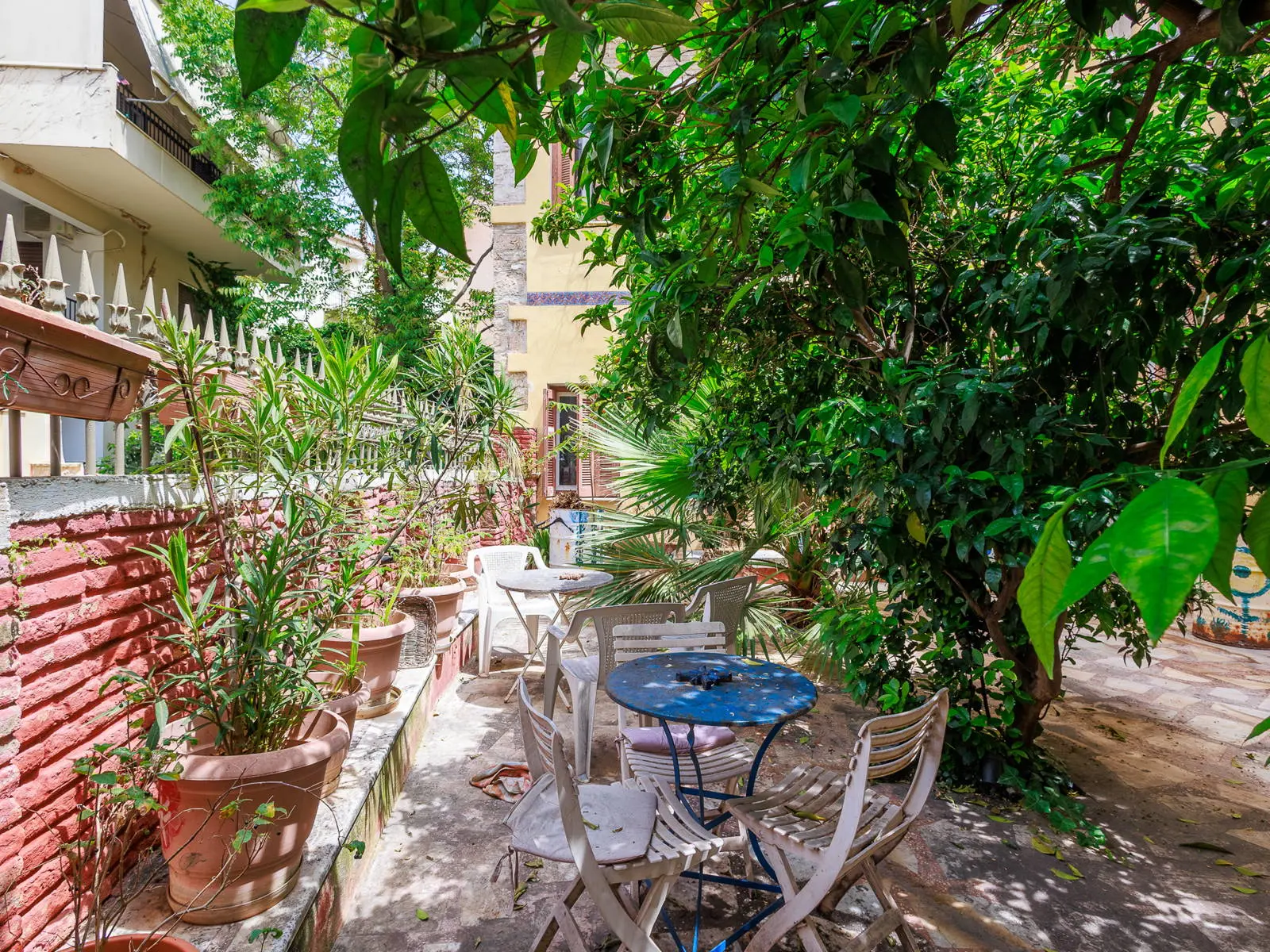 Historic detached house in Plaka with large courtyard
