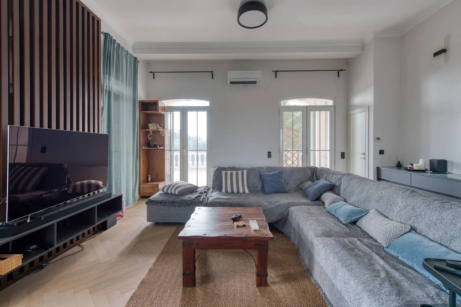 Investment villa with panoramic views and an indoor pool