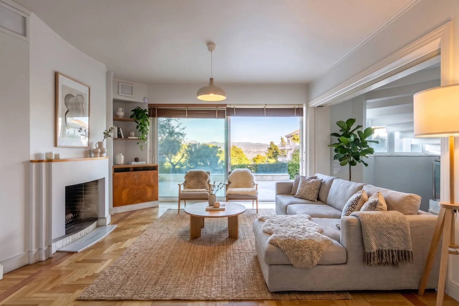 bh-8355a4f83d0a Detached house of 645 sq.m. with unobstructed views