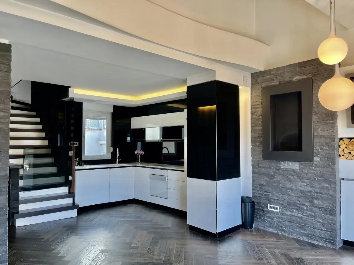 Stylish 4-Room Penthouse Duplex