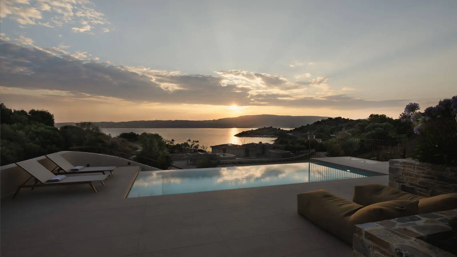bh-83f4ee34556c High quality design villa with beach access