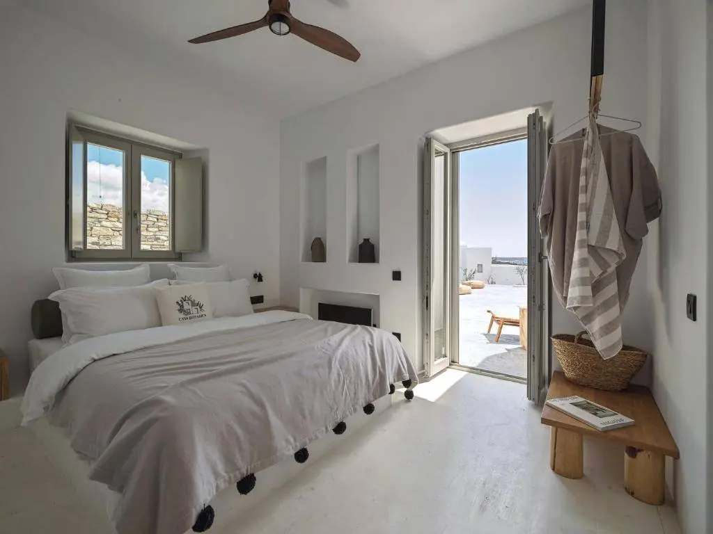 Private Collection of Three Luxury Villas Near Antiparos Town