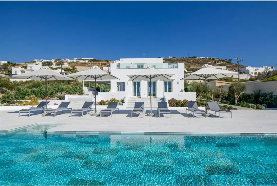 Exceptional seafront villa with direct beach access in Paros