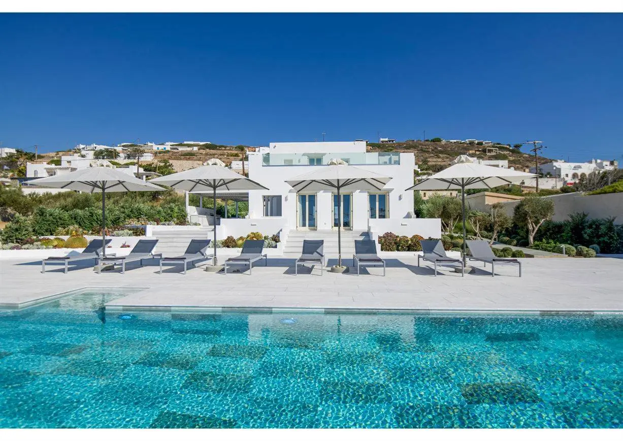 Exceptional seafront villa with direct beach access in Paros