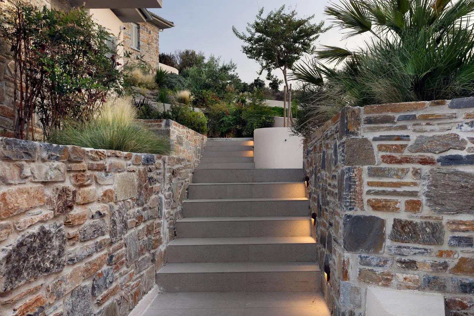 bh-861fe11f55c3 High quality design villa with beach access