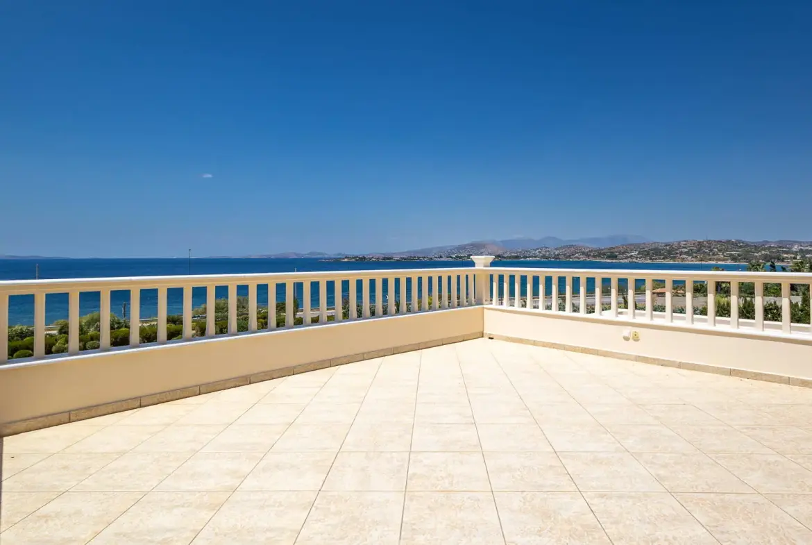 Exquisite 950sq.m. coastal villa with panoramic sea views in Saronida