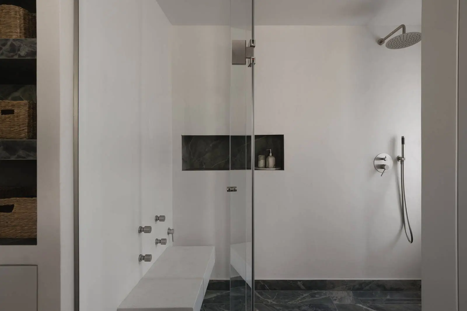 bh-88f52141bd93 High quality design villa with beach access
