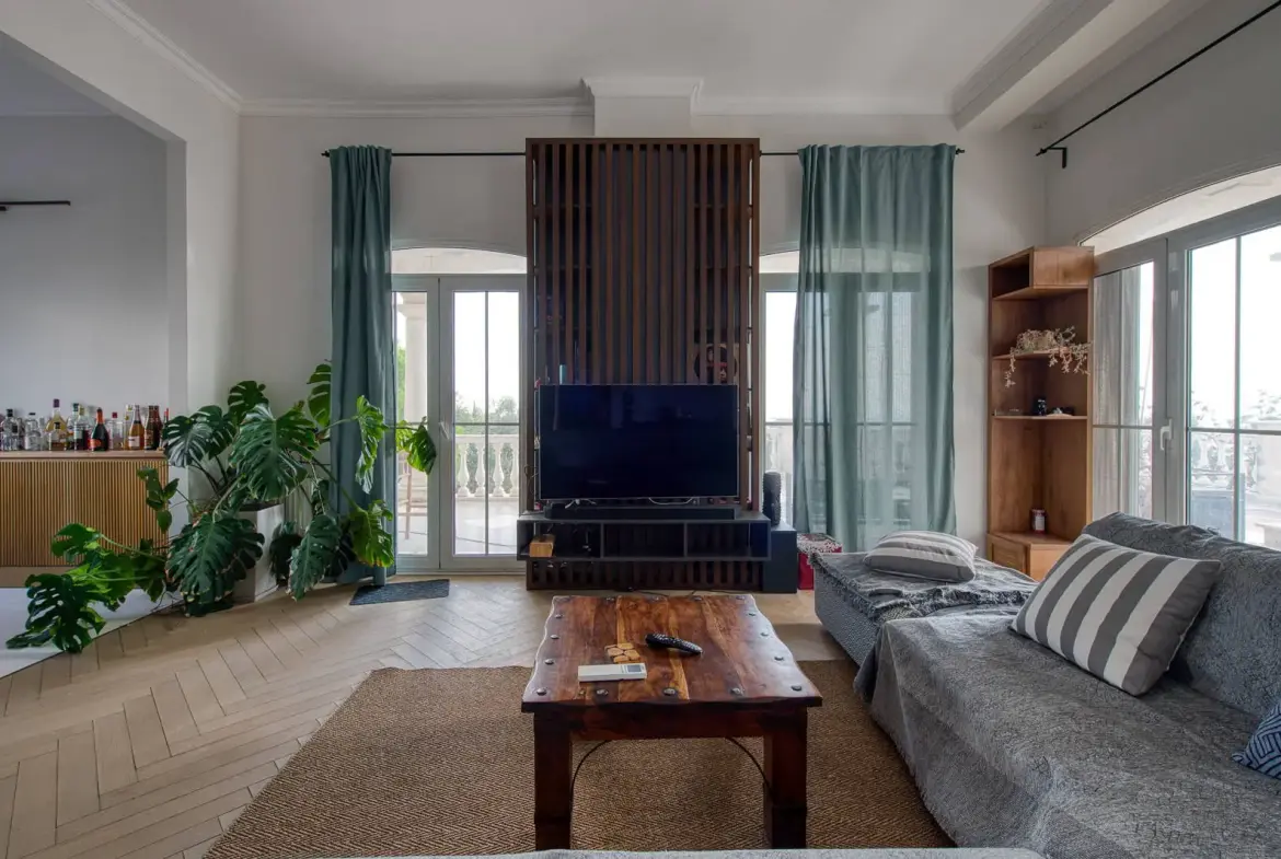 Investment villa with panoramic views and an indoor pool