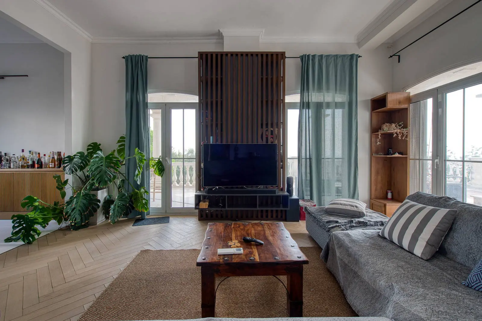 Investment villa with panoramic views and an indoor pool