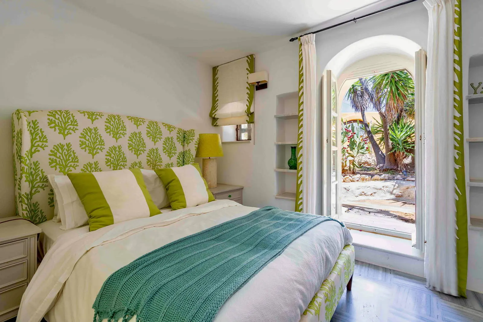 Exclusive beachfront villa in Santa Maria, Paros