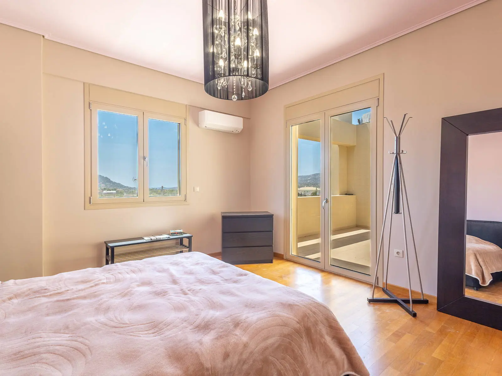 Luxurious 450 sq.m. detached house with a private pool in Agia Marina