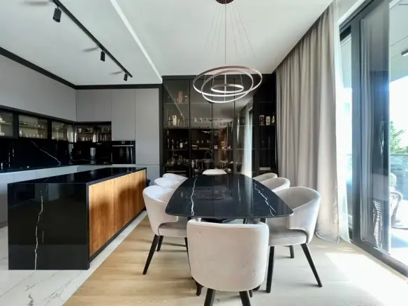 Family apartment with 2 garage parking spaces and a storage room