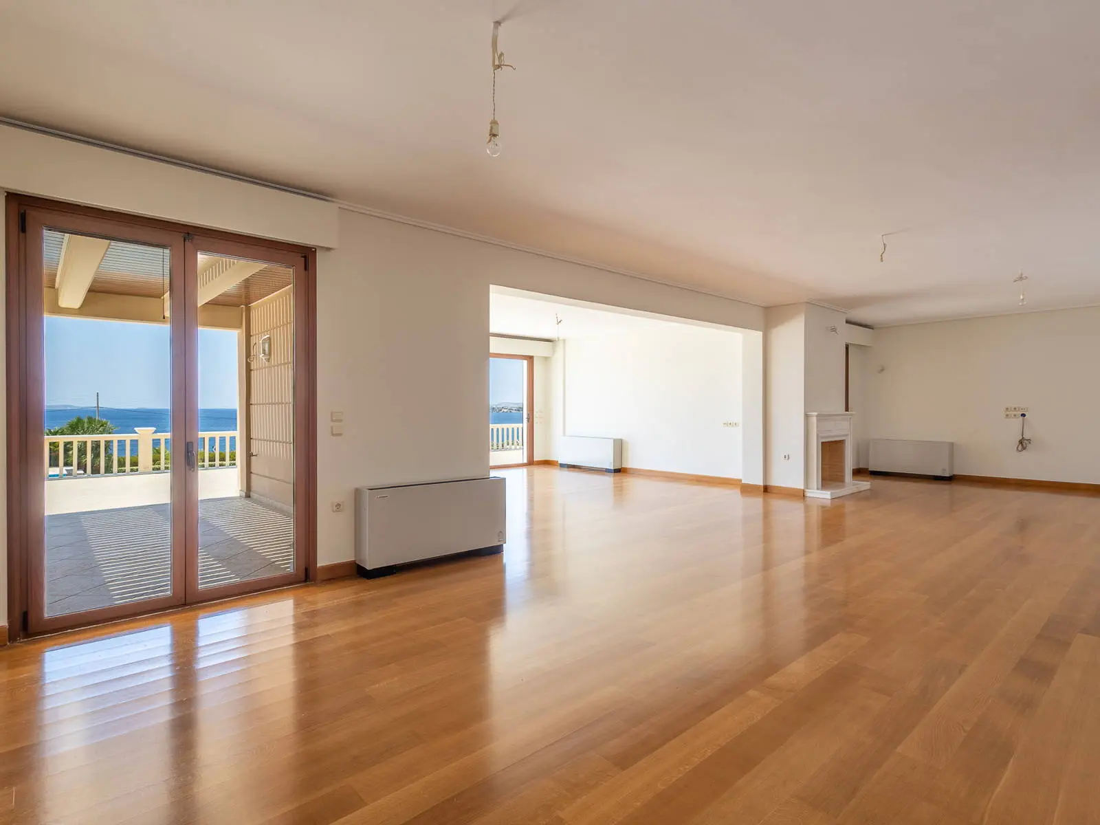 Exquisite 950sq.m. coastal villa with panoramic sea views in Saronida