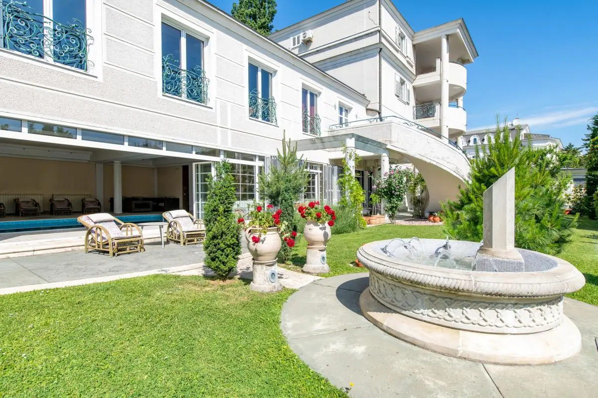 Family Villa in Dedinje