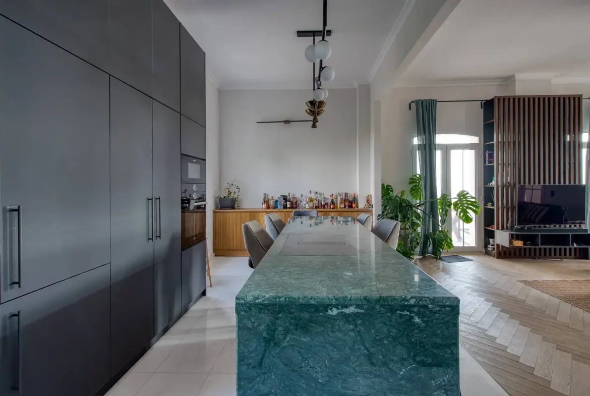 Investment villa with panoramic views and an indoor pool
