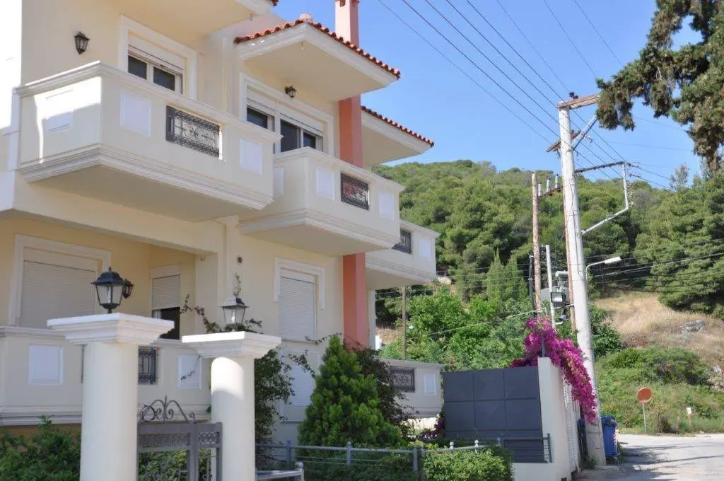 Complex of 13 luxury maisonettes in Kato Almiri, Corinthia