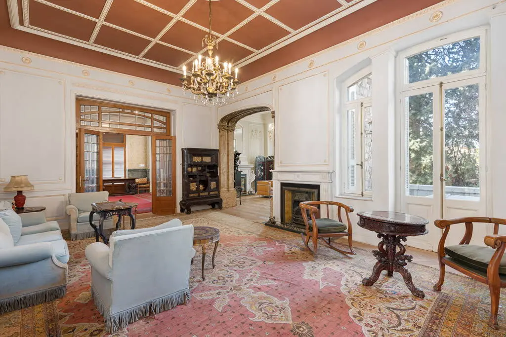 Timeless 1,070 sq.m. mansion