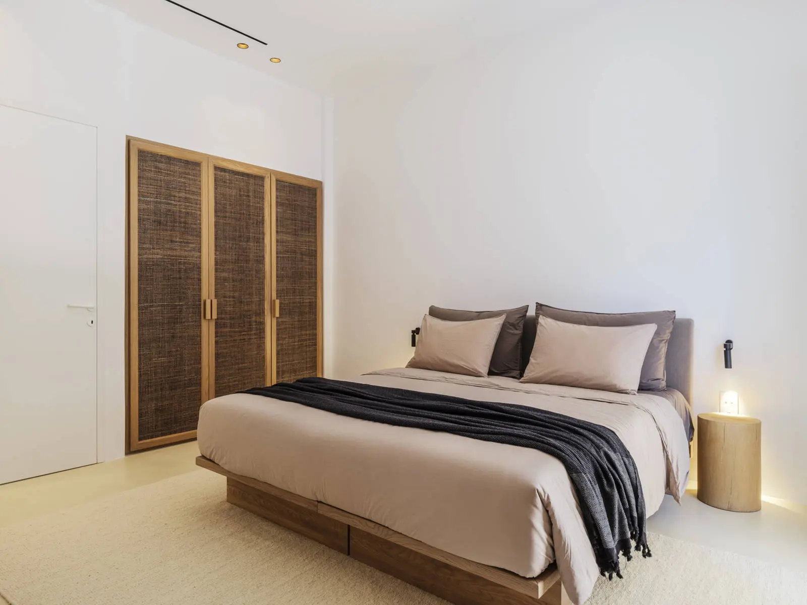 bh-9337327c8a67 Seafront villa with private beach access and sunset views in Mykonos