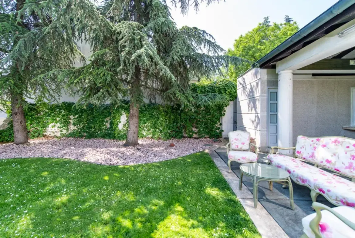 Family Villa in Dedinje