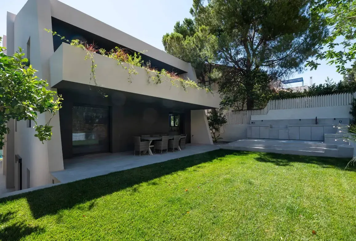 Luxury detached residence in Vouliagmeni I Ready to move in