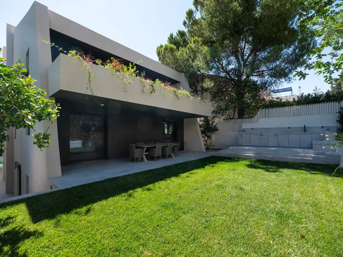 bh-937e8061823d Luxury detached residence in Vouliagmeni I Ready to move in