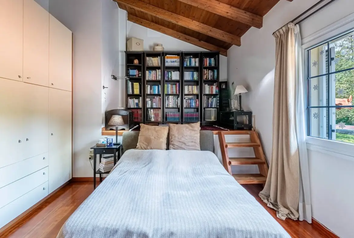 Two luxurious residences in 23,000 sq.m.