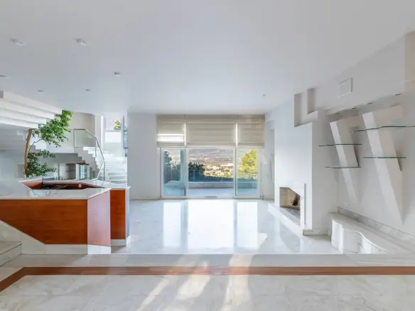 Detached house of 645 sq.m. with unobstructed views