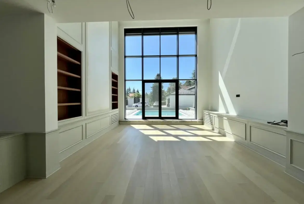 Modern Villa with a Swimming Pool in Avala