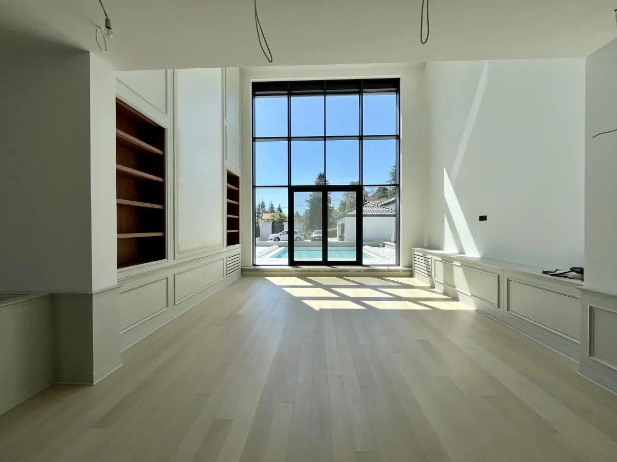 Modern Villa with a Swimming Pool in Avala