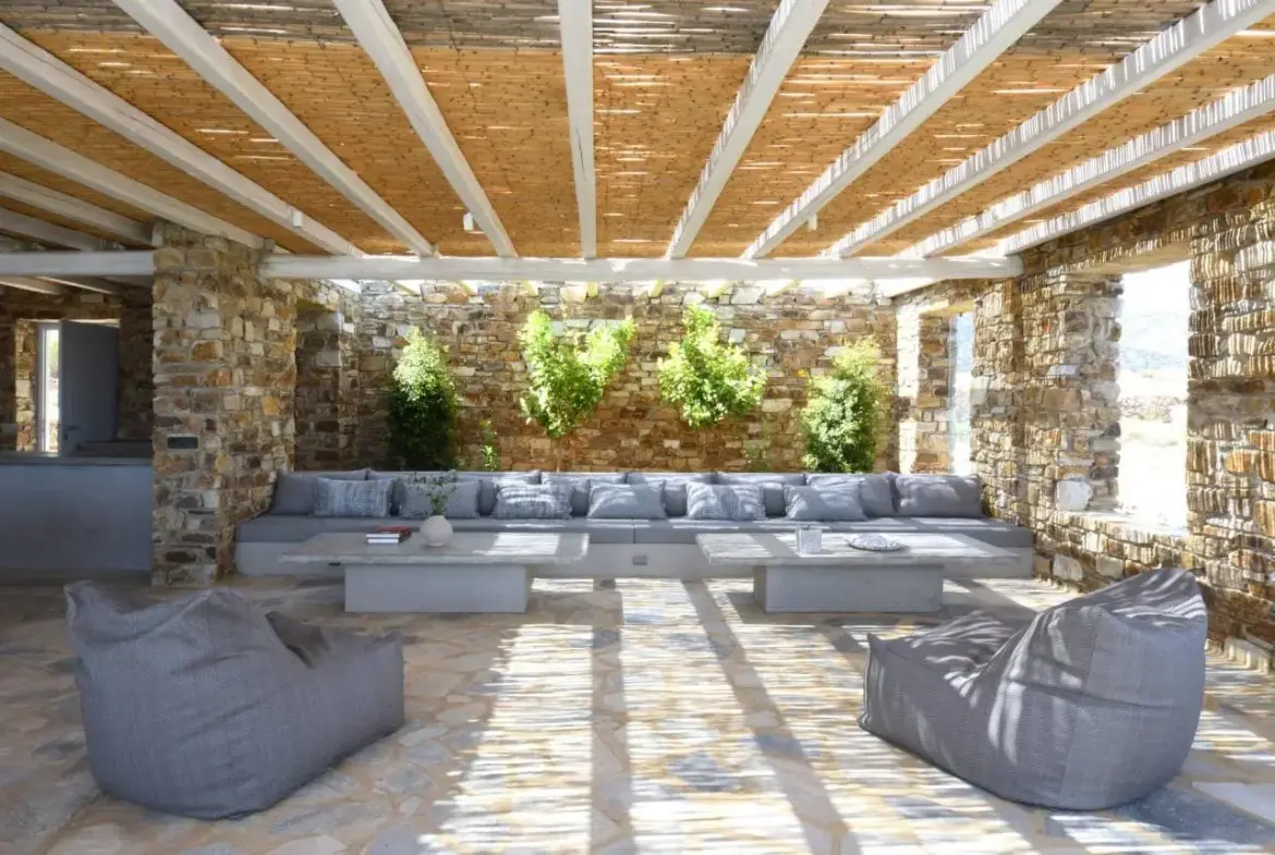 Luxury villa with dual residences and direct beach access in Antiparos