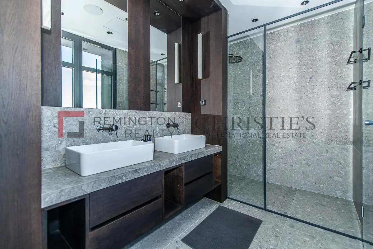 Exclusive Full-Floor Residence in the Heart of the City