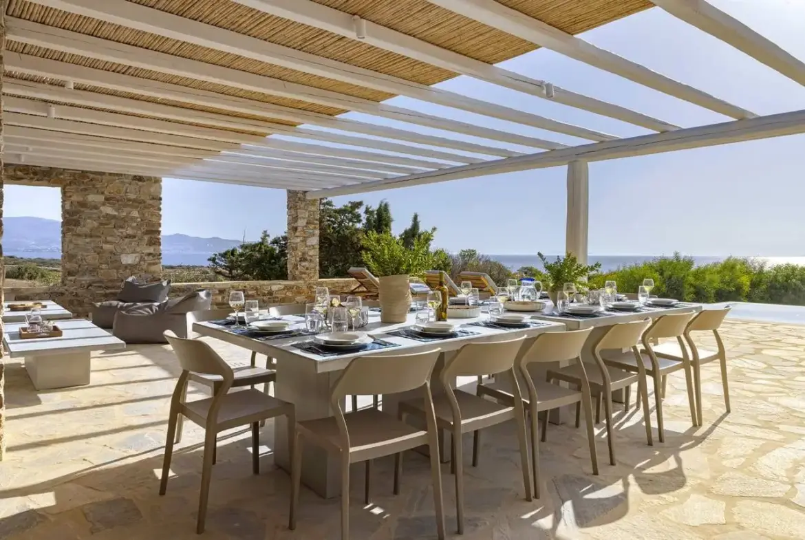 Luxury villa with dual residences and direct beach access in Antiparos