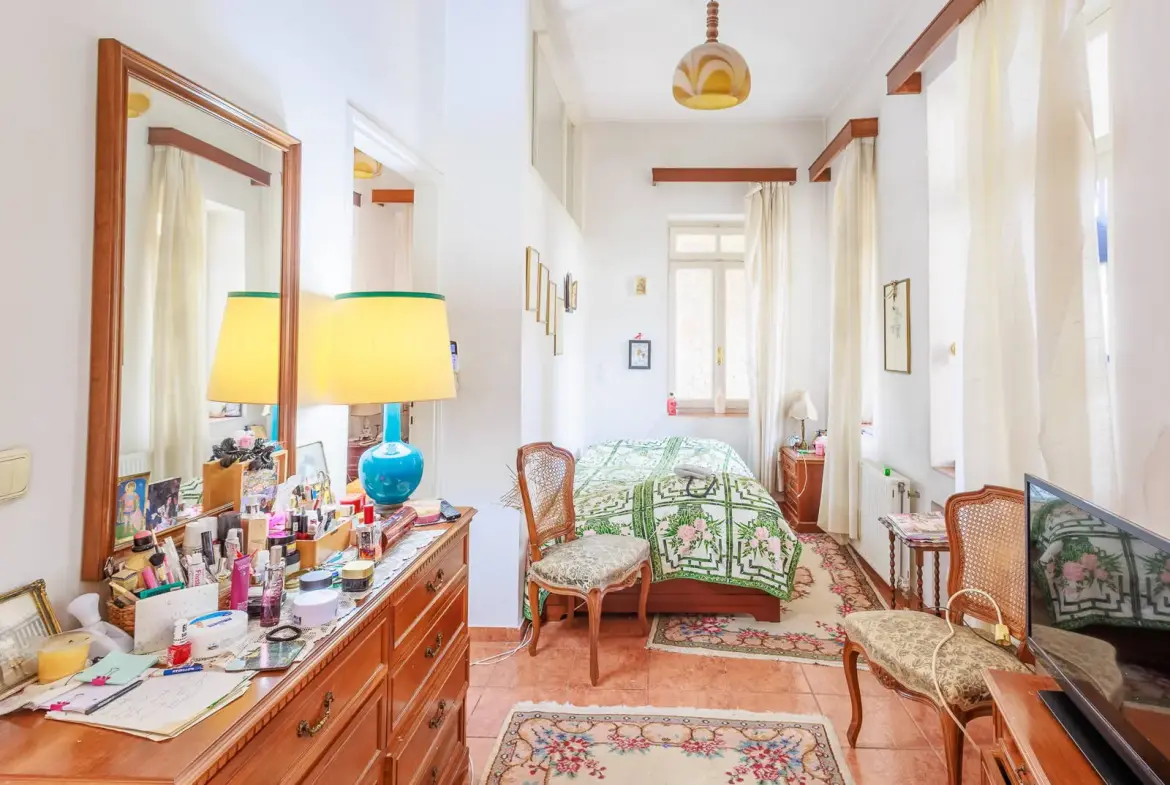 Historic detached house in Plaka with large courtyard