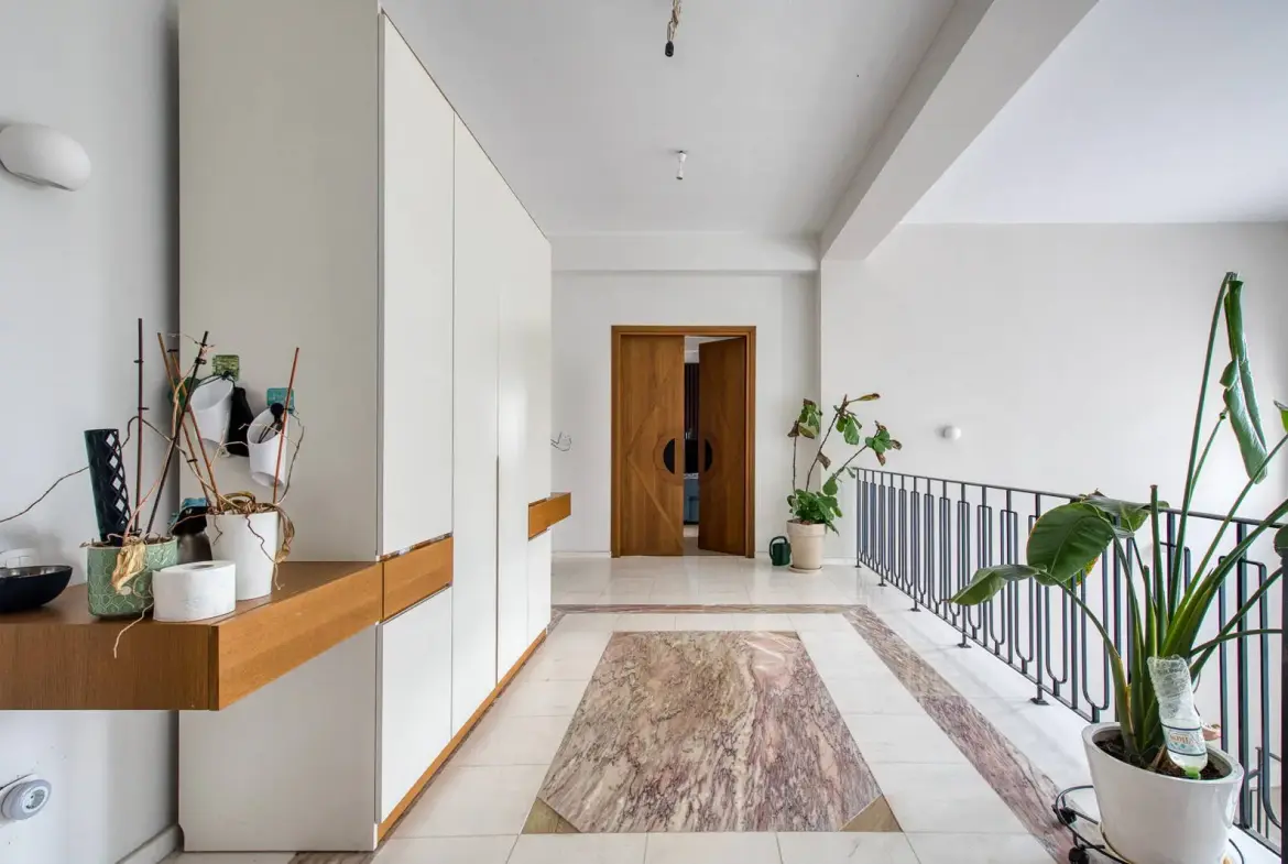 Investment villa with panoramic views and an indoor pool