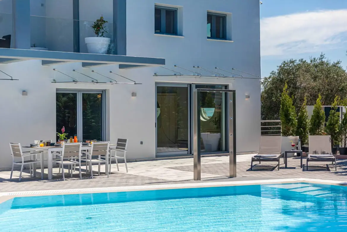 Exquisite mansion with luxurious amenities in Kommeno, Corfu