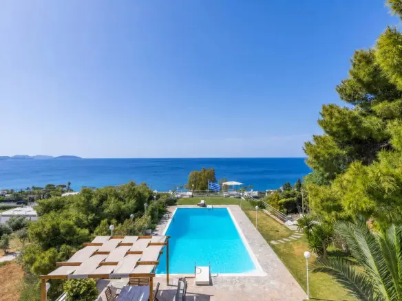 Front sea view villa with private pool in Lagonisi
