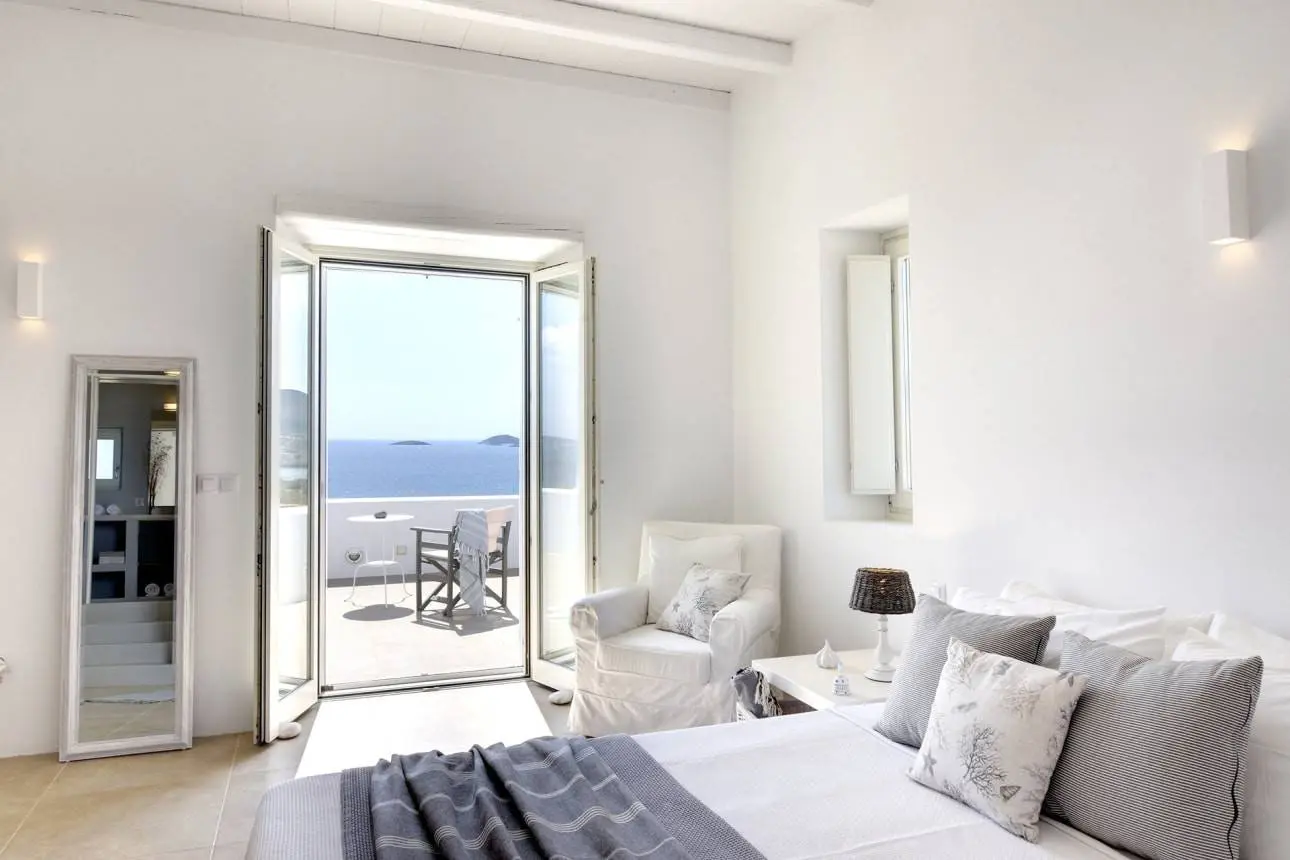 Luxury villa with dual residences and direct beach access in Antiparos