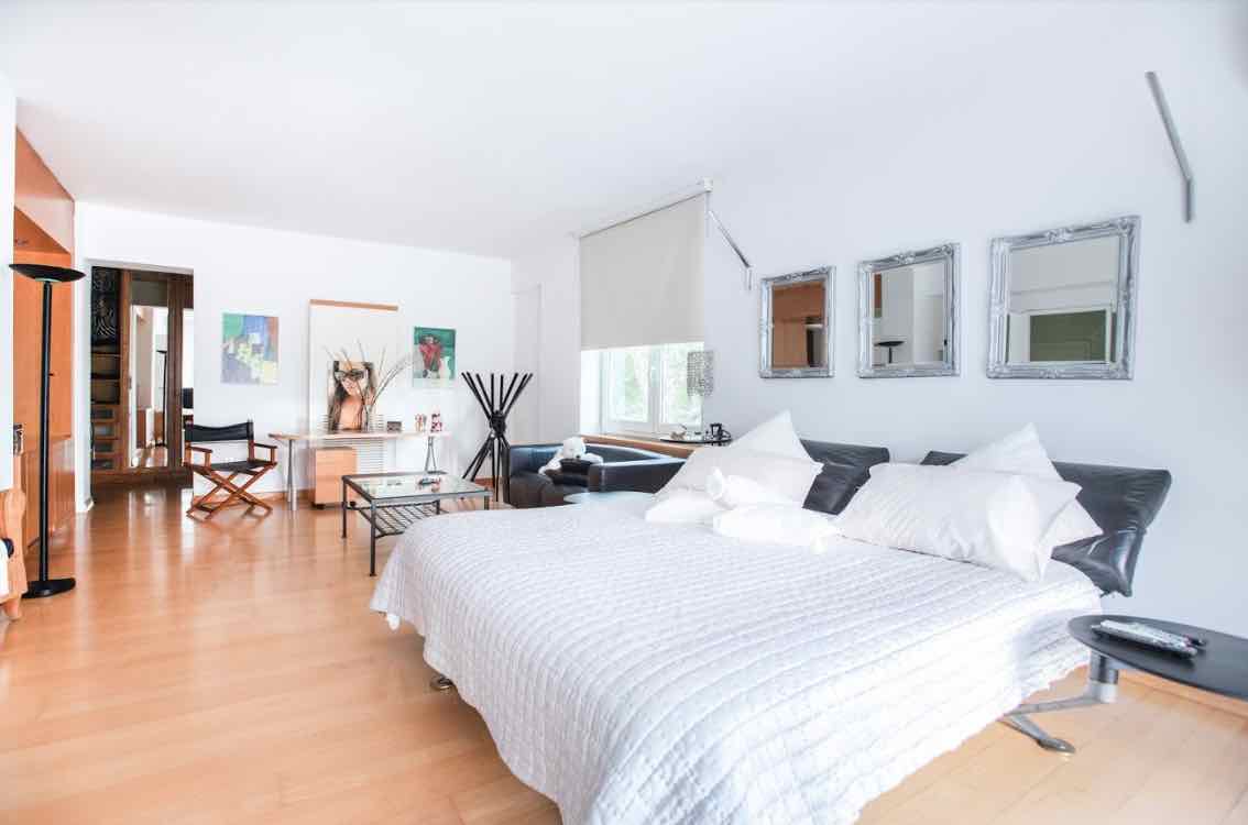 Timeless detached residence just a 5-minute walk from Vouliagmeni beach