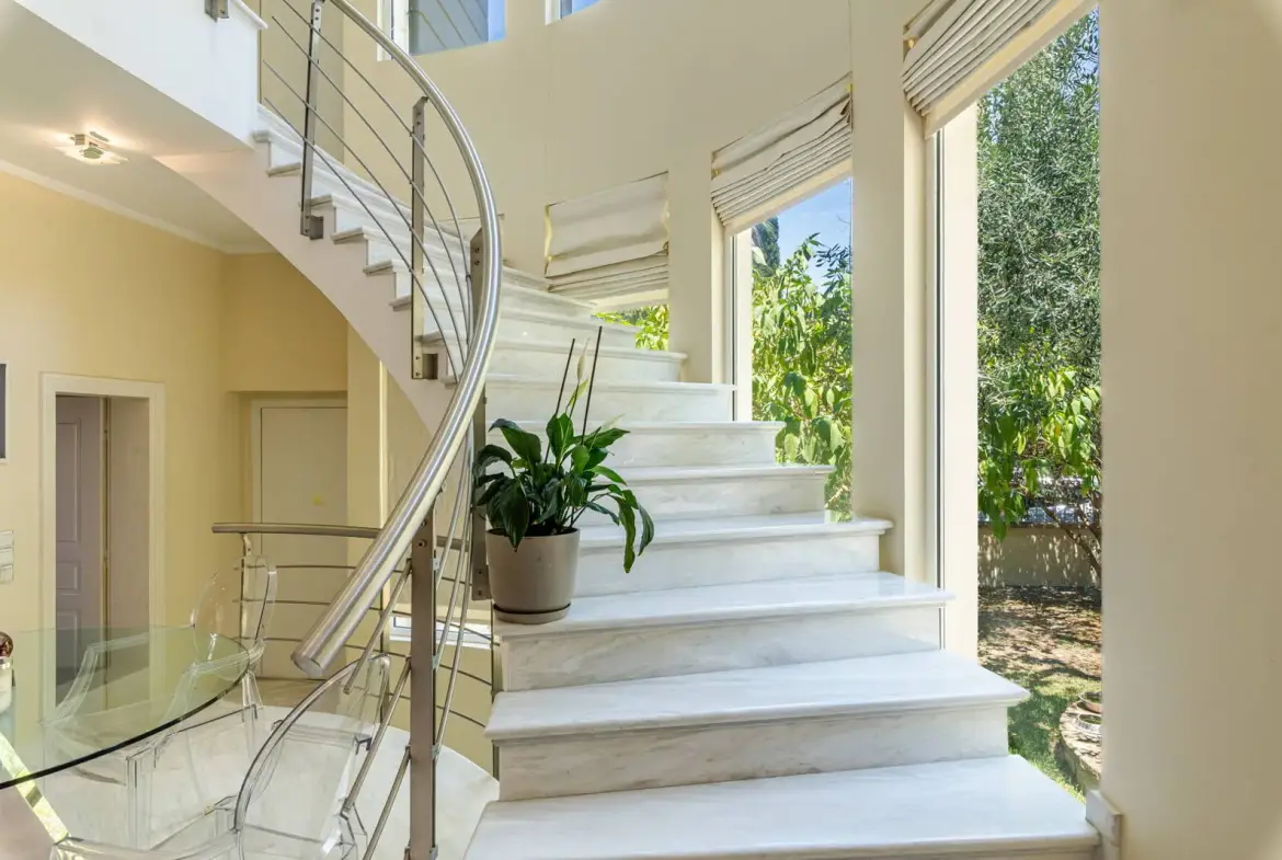 Distinguished residence with pool in Corfu suburbs