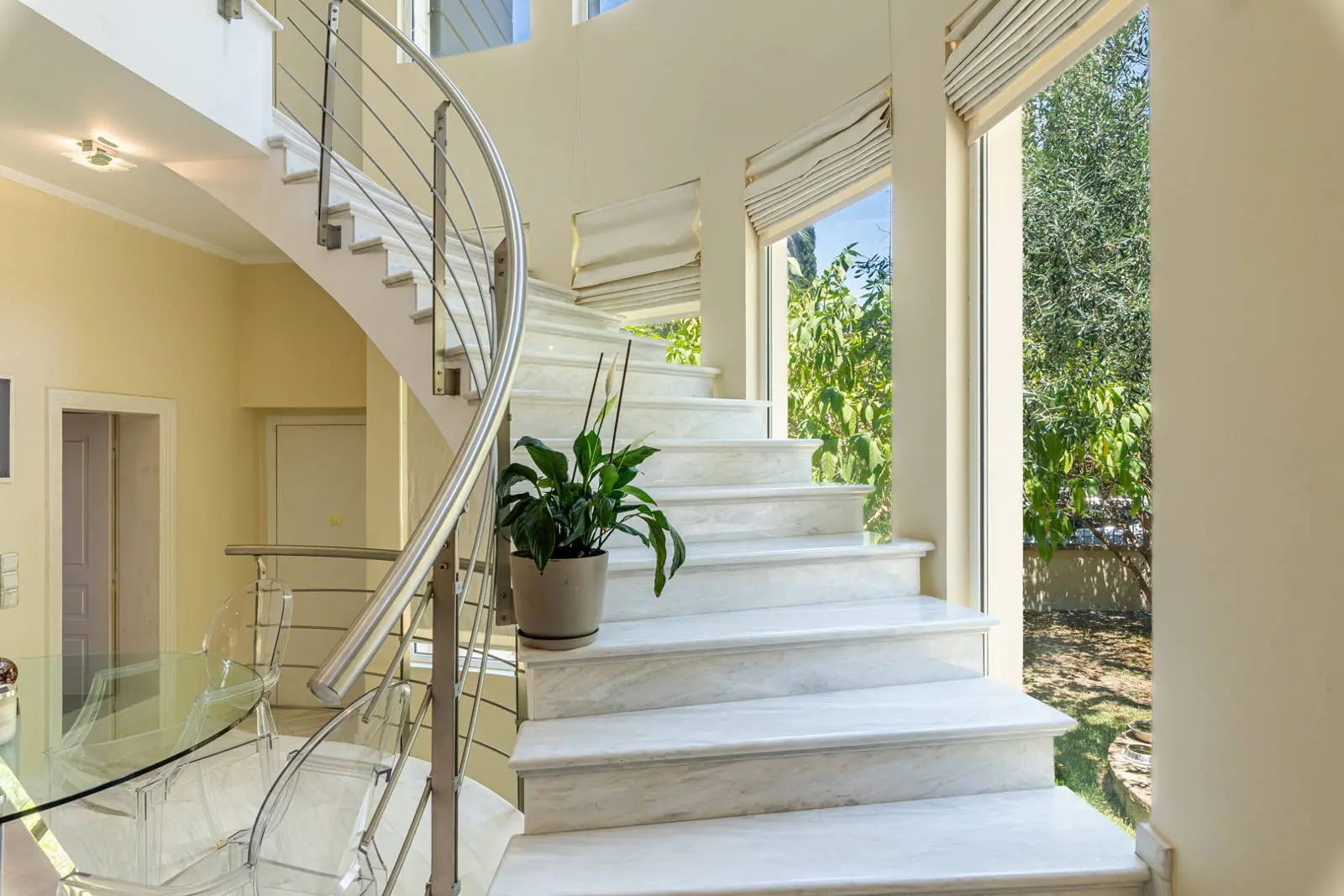 Distinguished residence with pool in Corfu suburbs