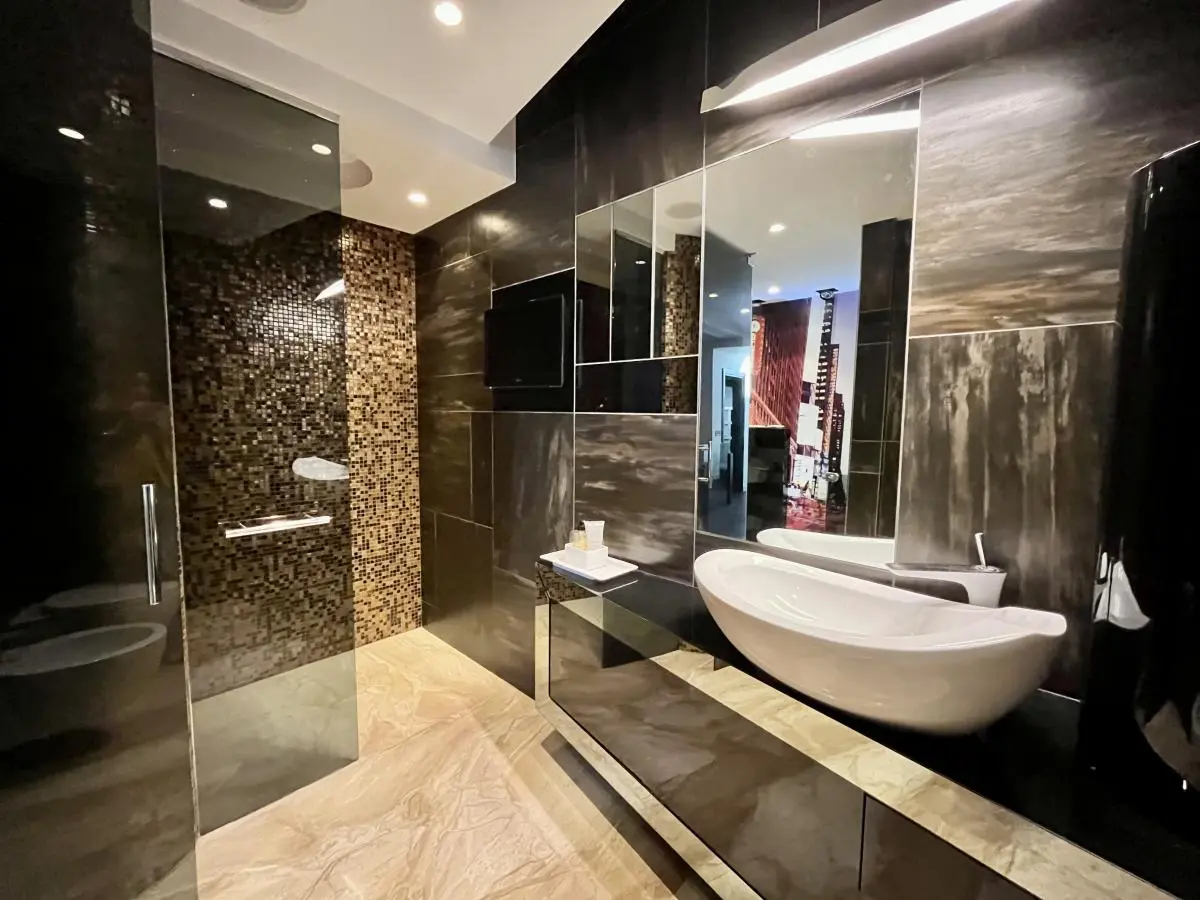 Stylish 4-Room Penthouse Duplex