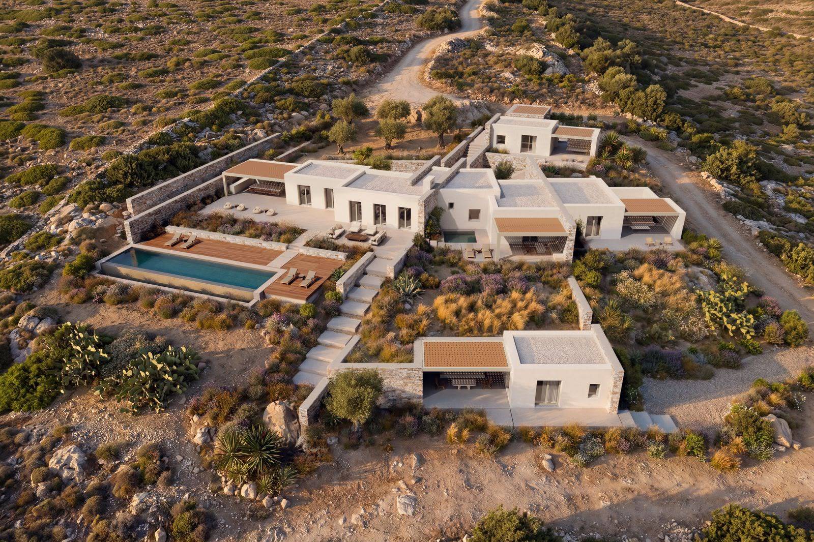 Contemporary seafront 4-bedroom villa in Tripiti, Paros