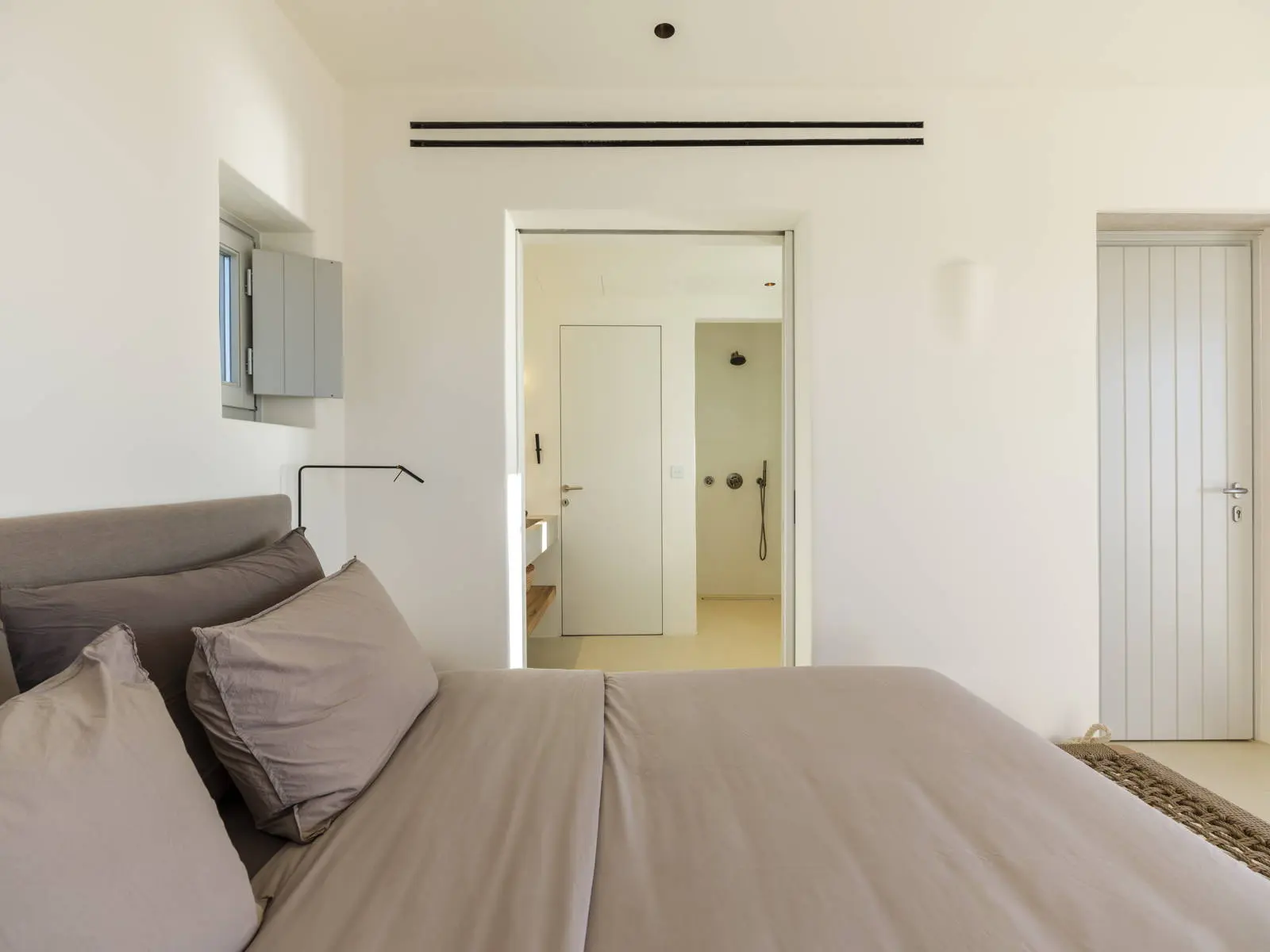 bh-a2f48a1da9a7 Seafront villa with private beach access and sunset views in Mykonos