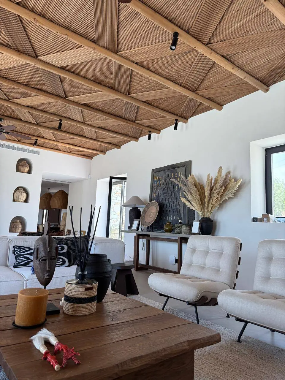 Contemporary seafront 4-bedroom villa in Tripiti, Paros