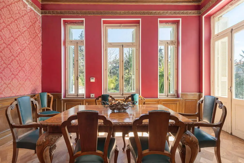 Timeless 1,070 sq.m. mansion