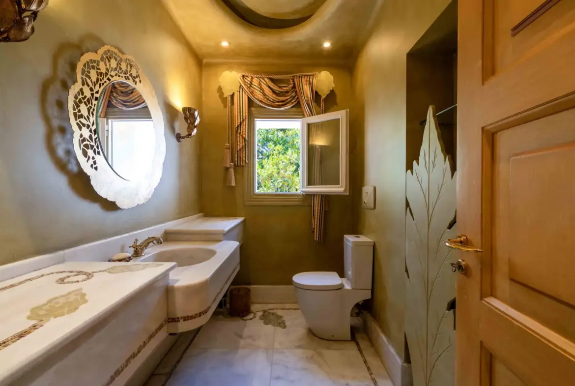 Elegant and timeless villa in Ekali
