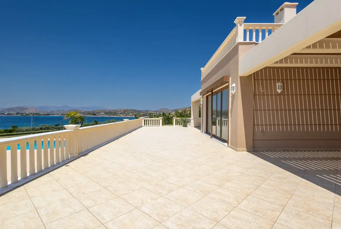 Exquisite 950sq.m. coastal villa with panoramic sea views in Saronida