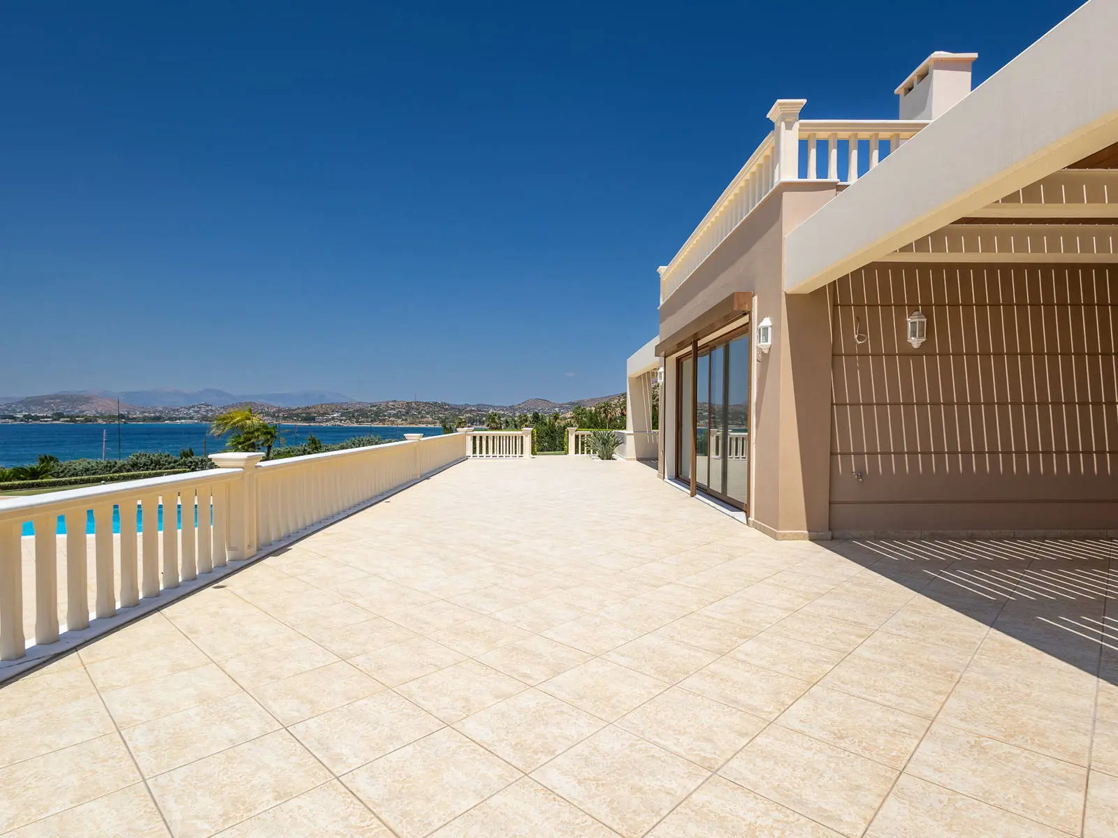 Exquisite 950sq.m. coastal villa with panoramic sea views in Saronida