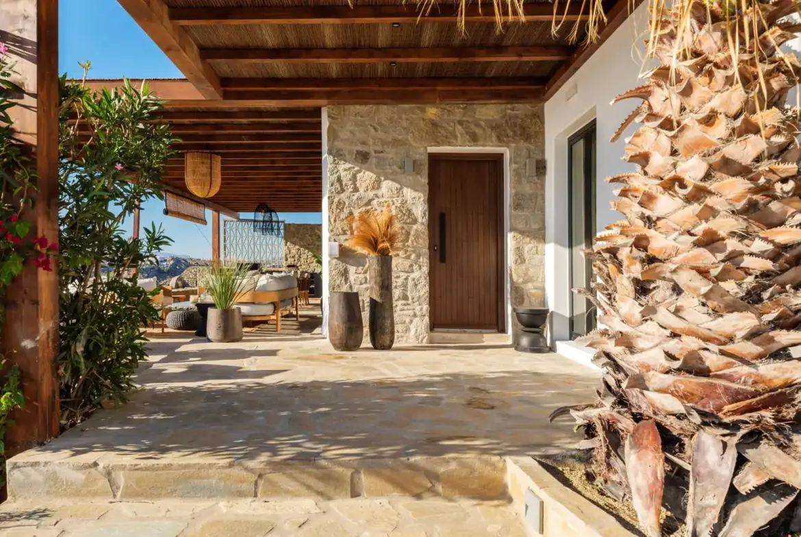 Aesthetic villa with panoramic sea views and infinity pool in Mykonos